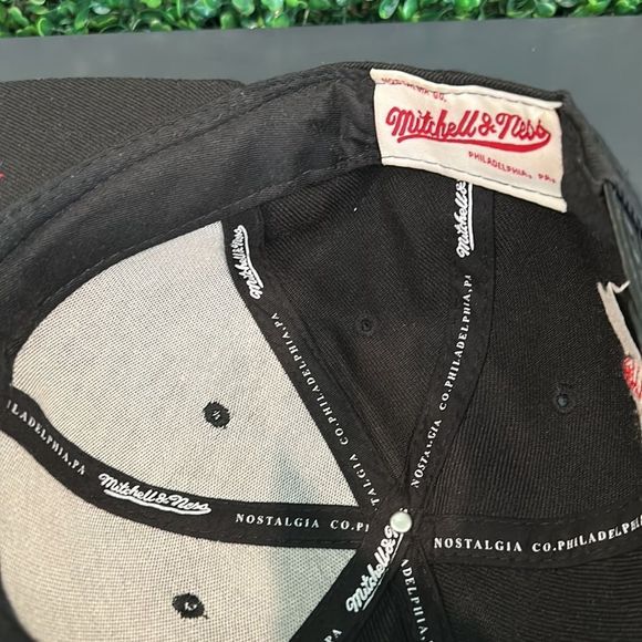 Mitchell & Ness Black Miami Heat SnapBack Hat with Red Logo & Heat under brim! - Picture 5 of 6
